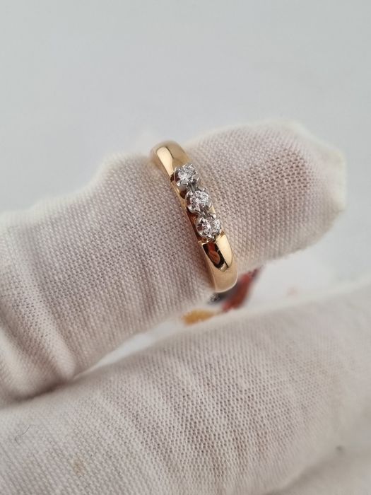 Золотое кольцо с бриллиантами