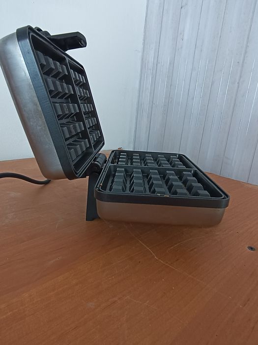 Продам нову вафельницю