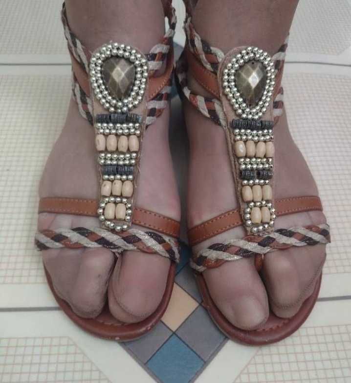 (37) Skórzane sandałki bogato zdobione gladiatorki