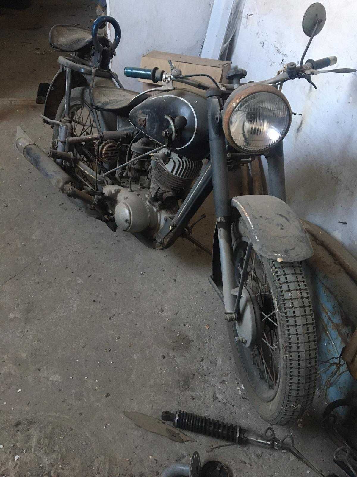 Мотоцикл ИЖ 49, 1956 года выпуска, гаражное хранение