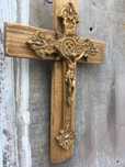 crucifixo em latão e madeira