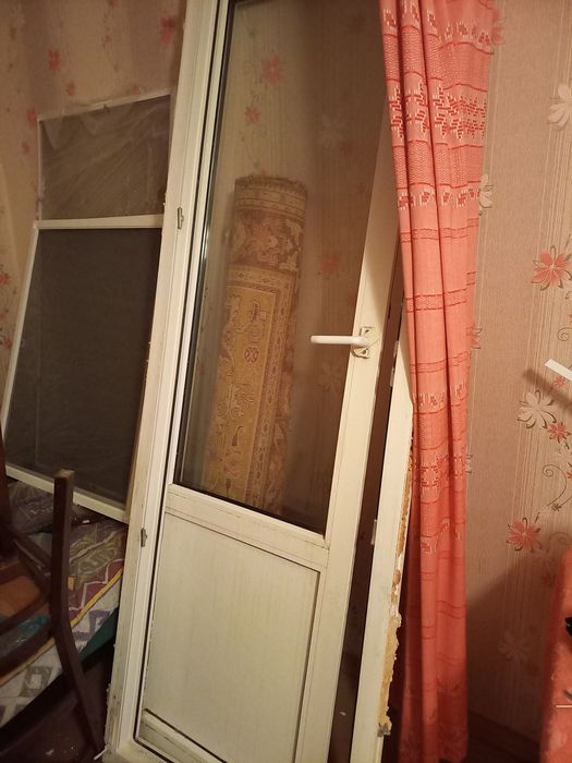Віддам безкоштовно балконні металопластикові двері