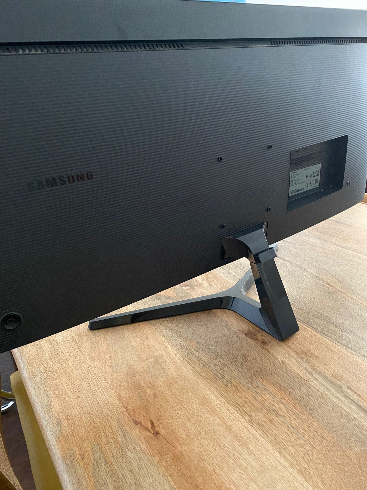 Monitor Samsung NOVO - UltraWide e QuadHQ - LS34J550WQU
