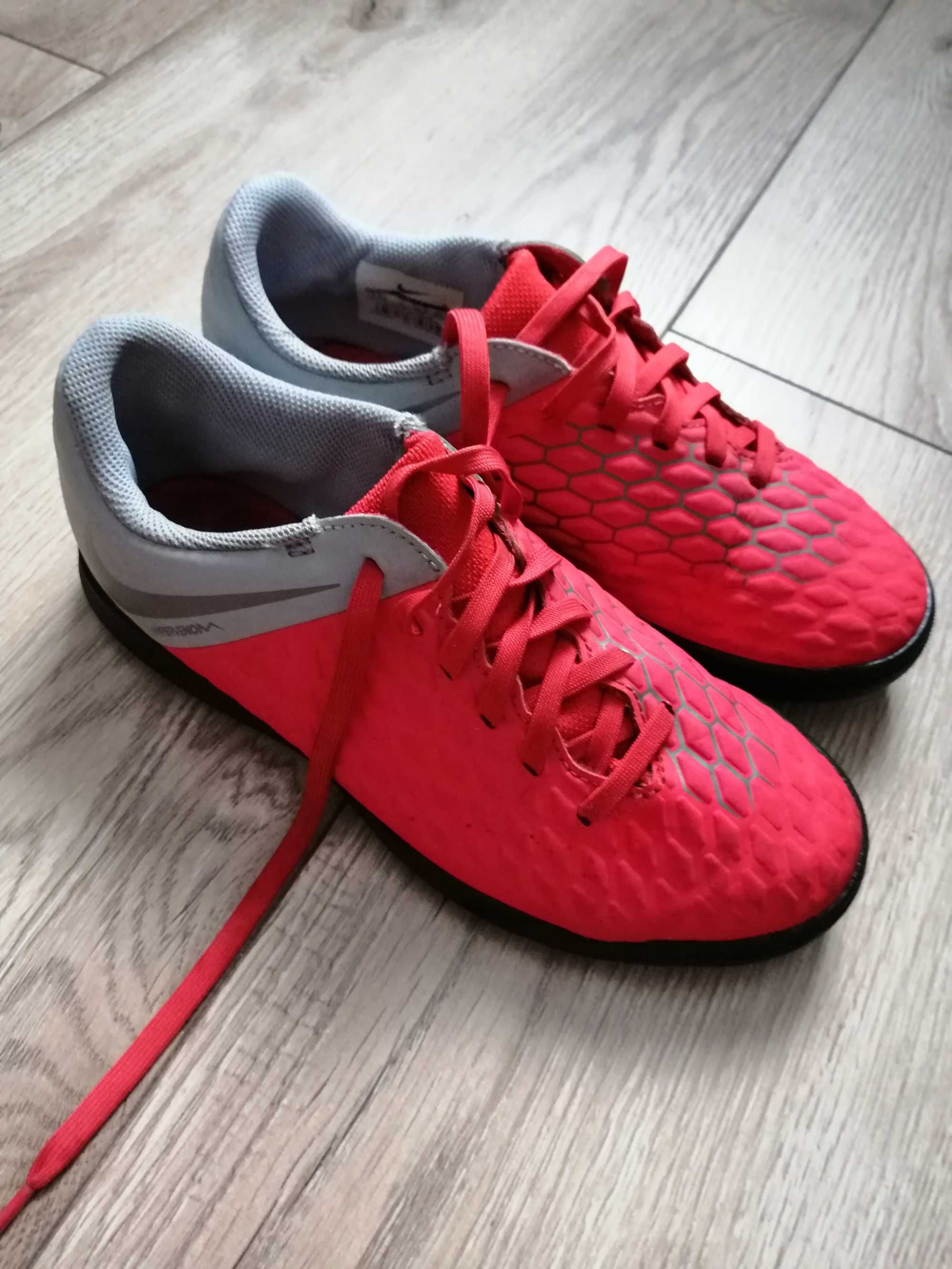Sprzedam halówki Nike r. 36,5