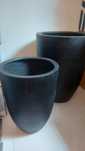 Vasos pretos em fibra de vidro