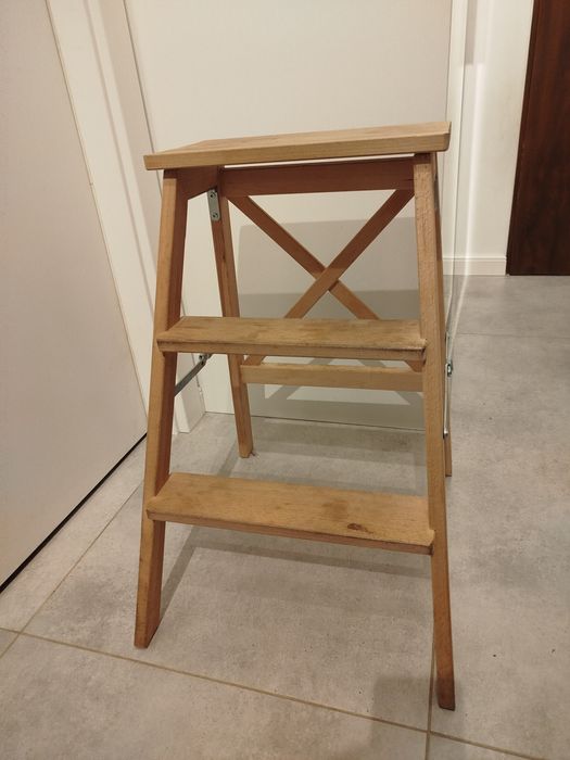 Schodki do kuchni z taboretem IKEA