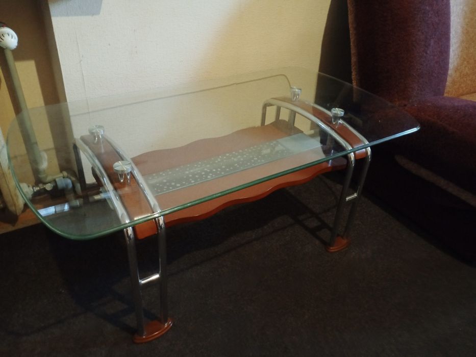 Продам скляний журнальний столик