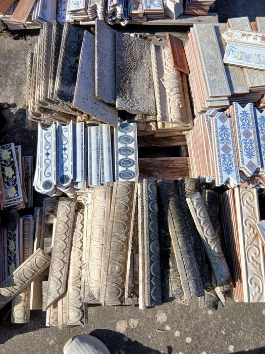 Barras, rodapé, azulejos