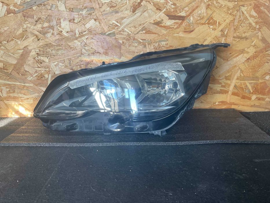 Farol Peugeot 5008 de 2016 frente esquerda