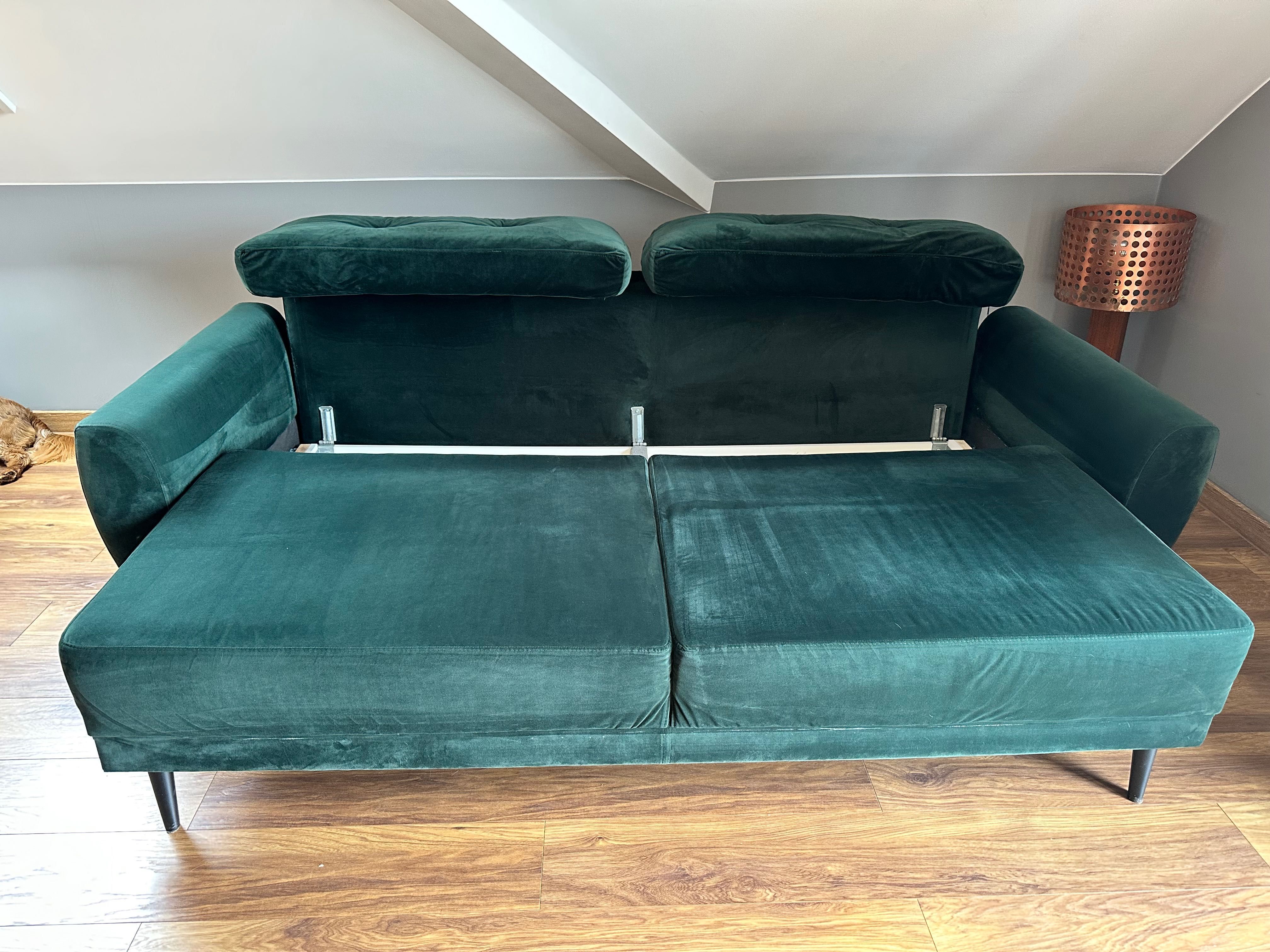 Sofa trzyosobowa z funkcją spania i pojemnikiem