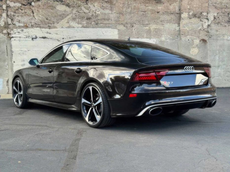 Audi RS 7      2016