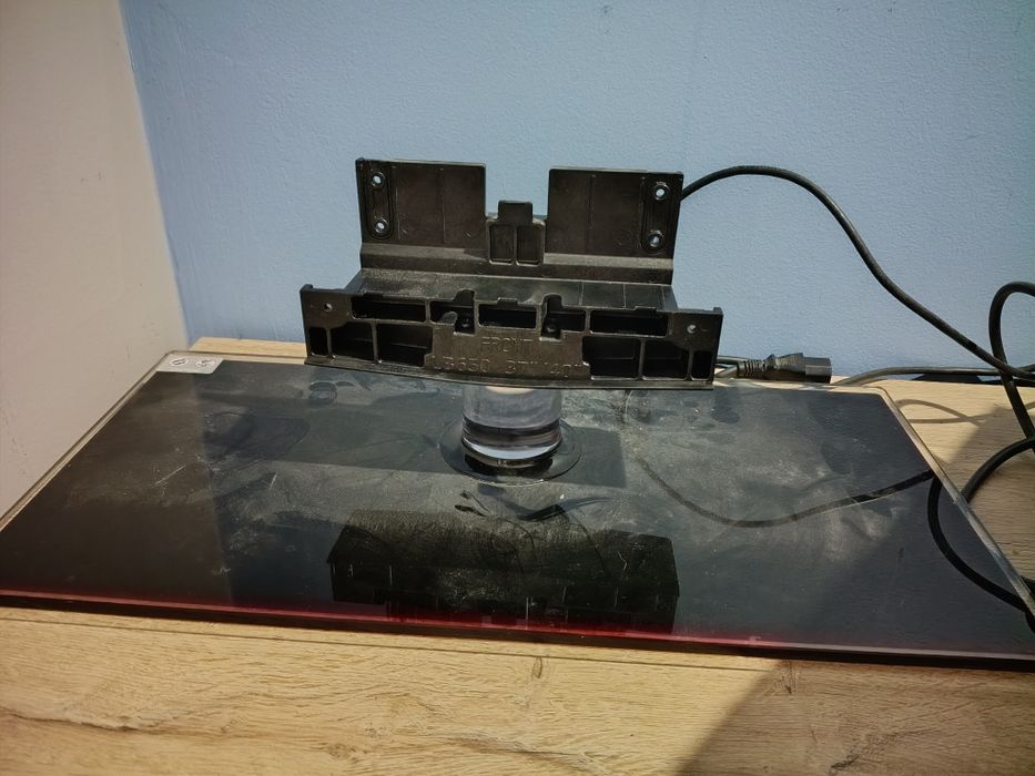 Szklana podstawka pod telewizor 37-40" LB650