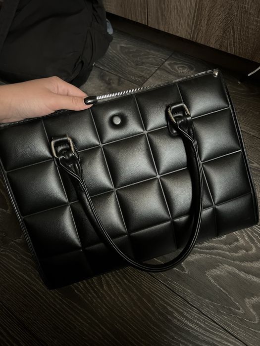 Шкіряна сумка.