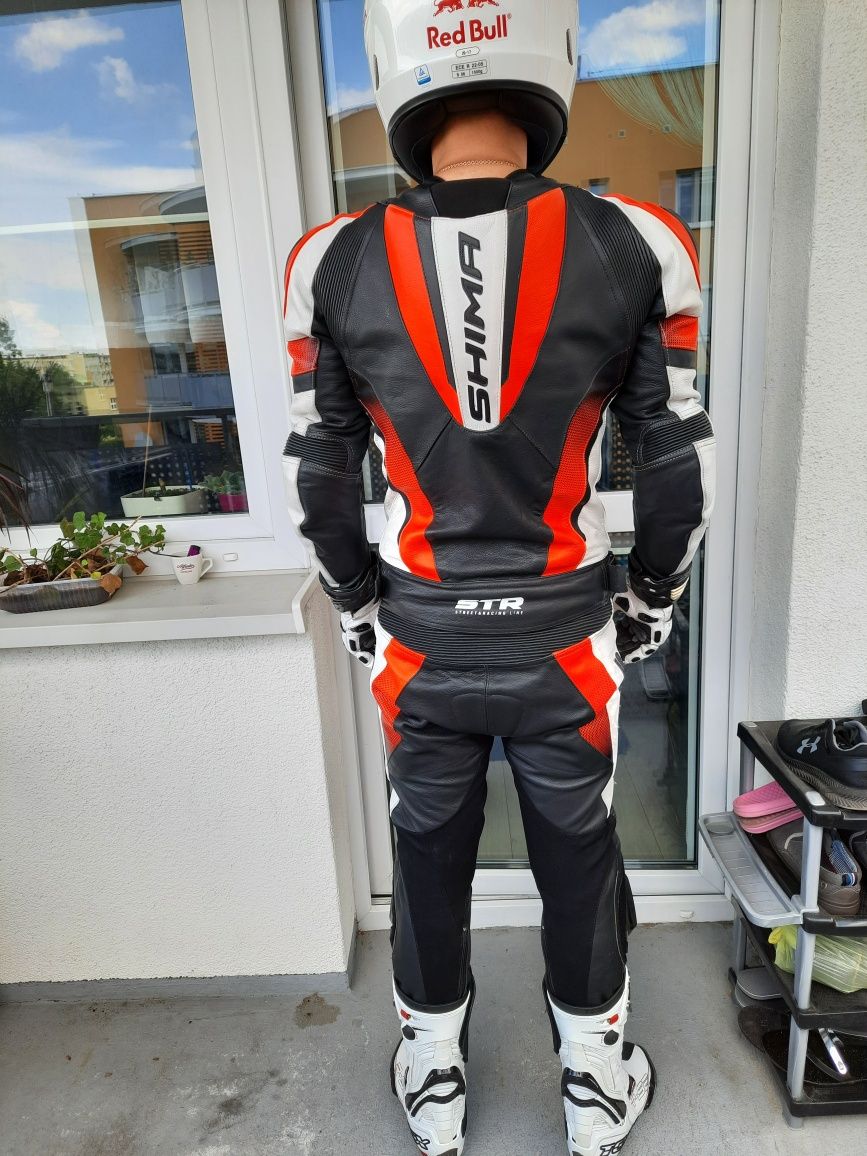 Dwa zestawy kompletów motocyklowych