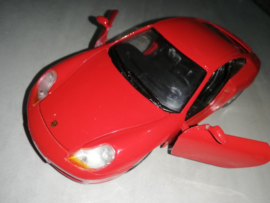 Samochód Porsche 911 Carrera 1997 skala 1:24