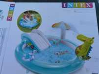 Piscina Intex insuflável escorrega e chuveiro