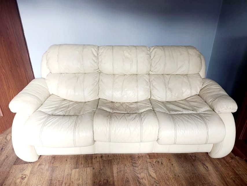 Шкіряний розкладний диван