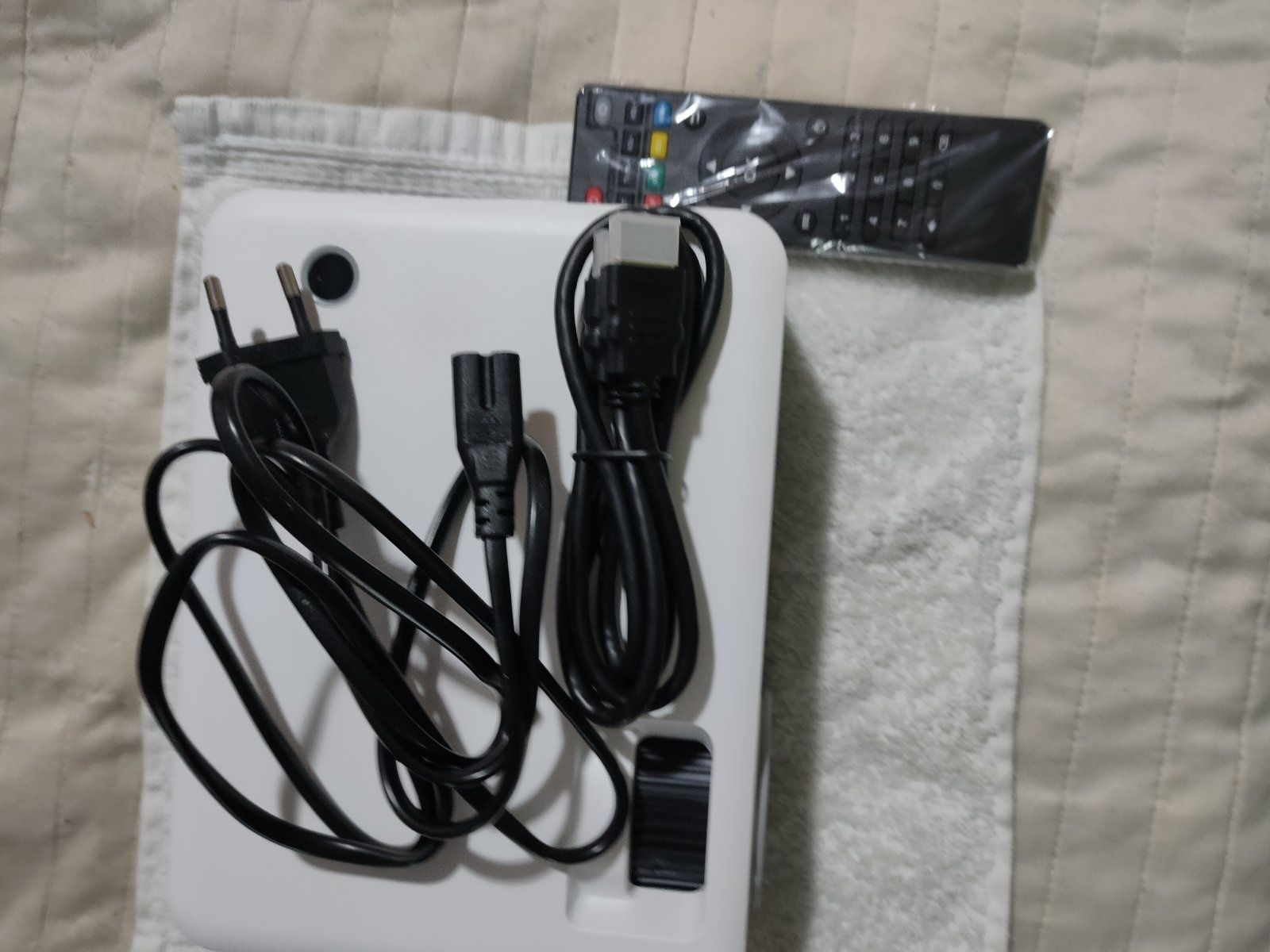 Продам  проэктор Android 10.