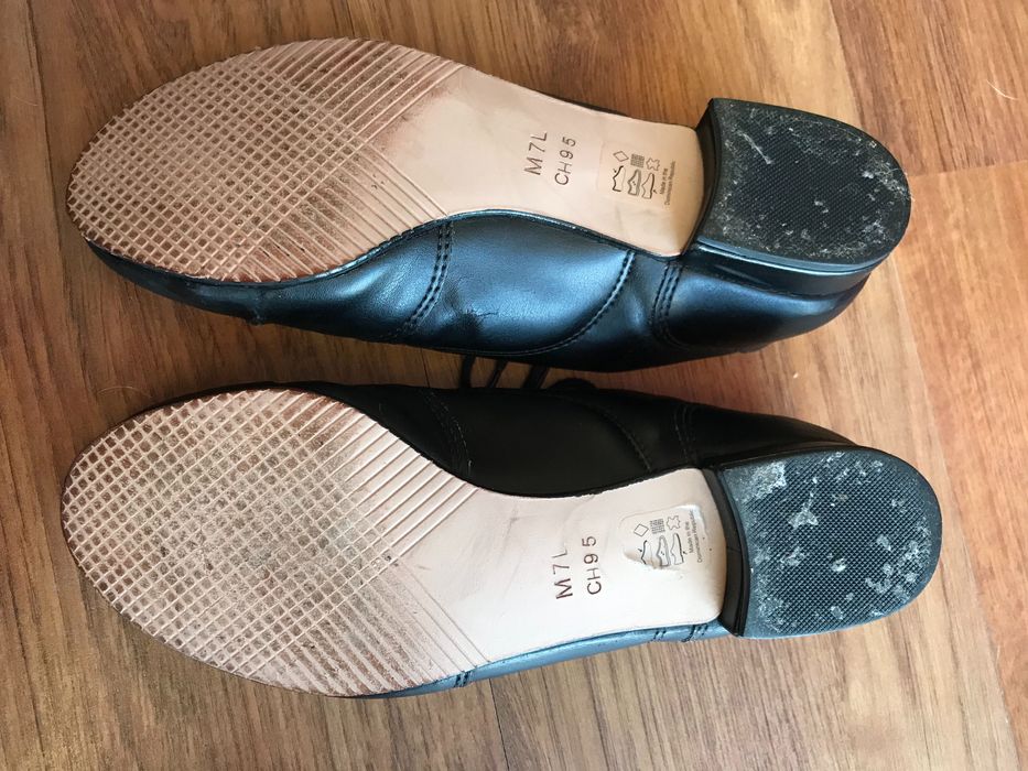 Sapatos de dança em pele