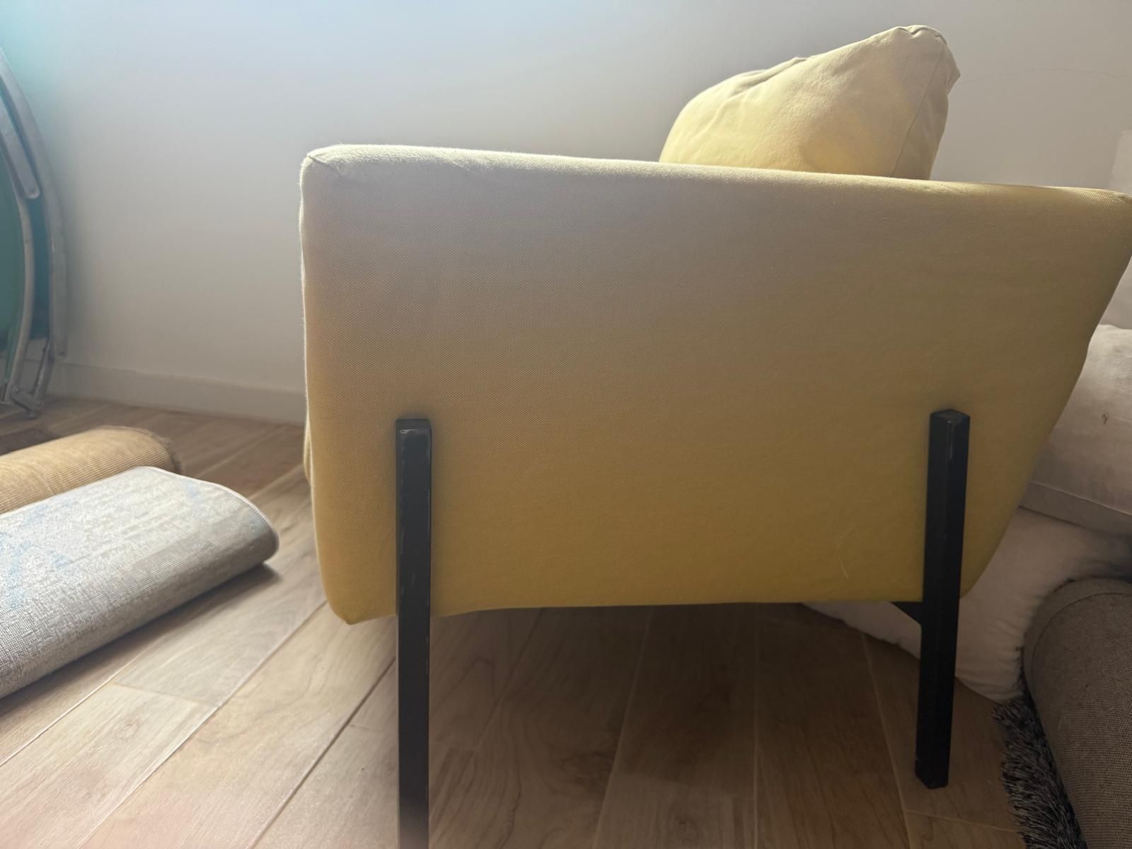 Cadeirão  amarelo mostarda