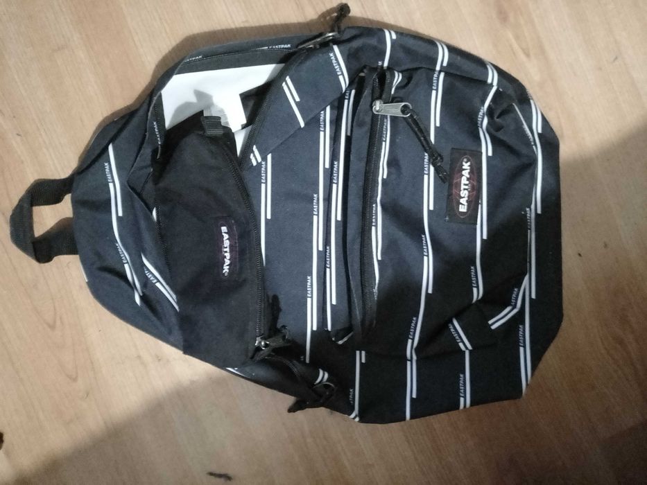 Conjunto mochila e estojo Eastpak