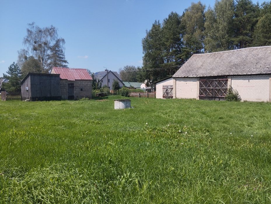 Siedlisko na sprzedaż w m. Cisów. Cena za całość.