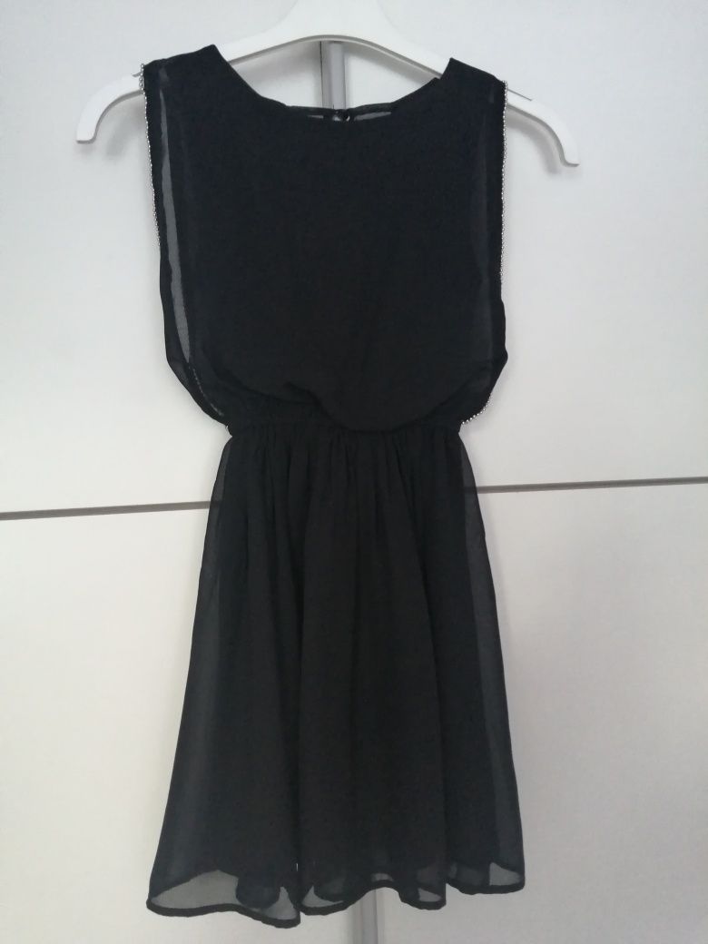 Elegancka czarna sukienka Cubus 134