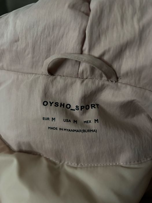 Пуховичок фирмы oysho пудрового цвета, размер м