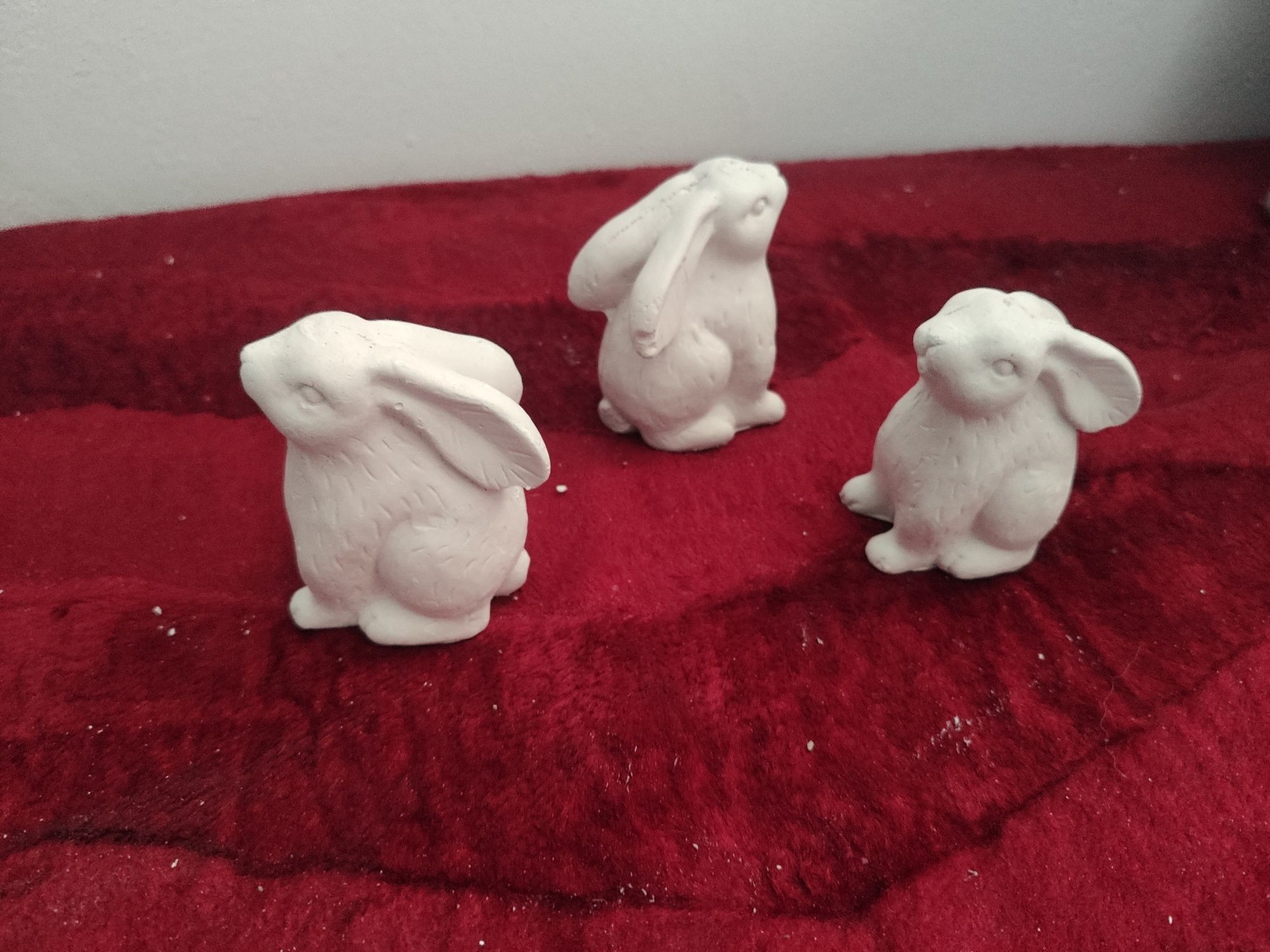 Zajączek wielkanocny figurka z gipsu wysokość 7 cm