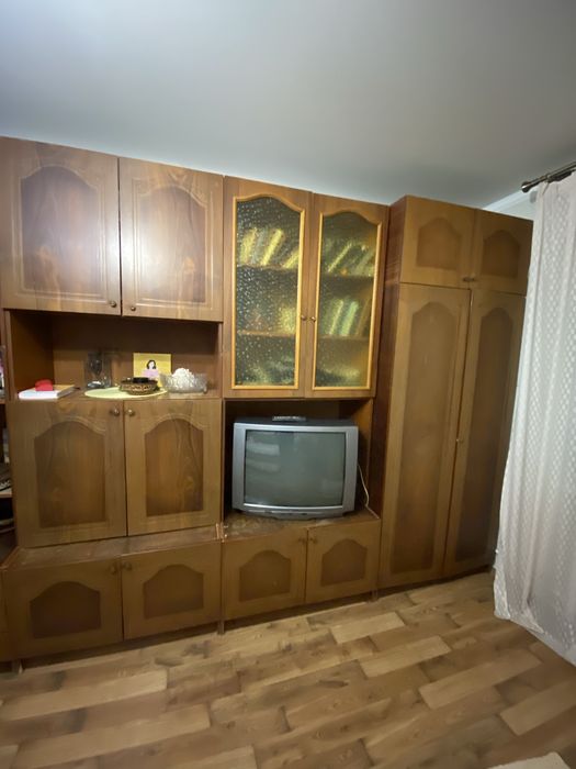 Меблева стінка у вітальню