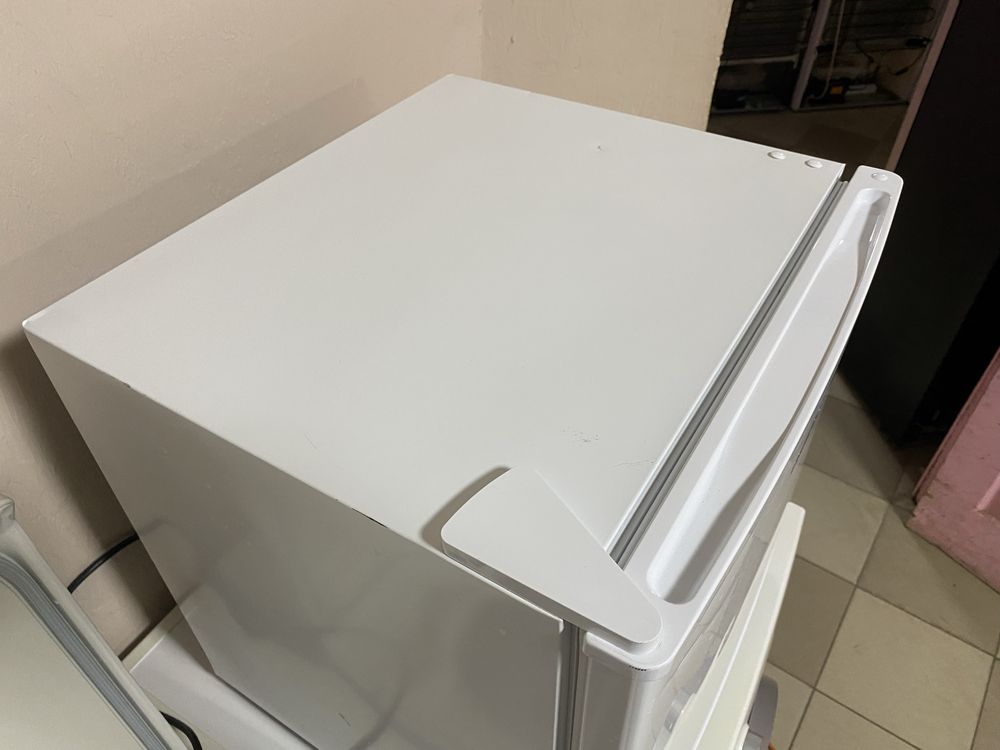Мини морозильная камера Comfee RCU63WH2