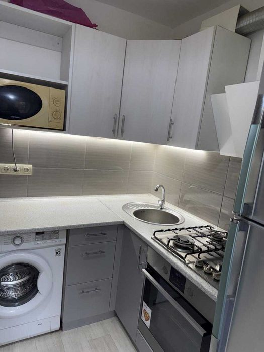 Продам 2-к квартиру с ремонтом, 2/5 эт, центр Черемушек (3-251-264 ОФ)