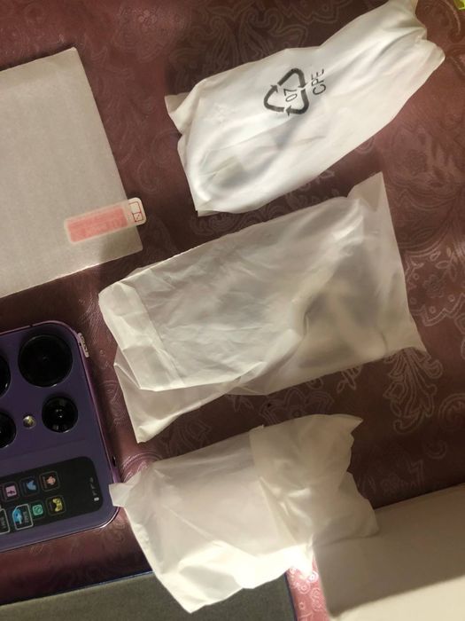 Продам телефон новий