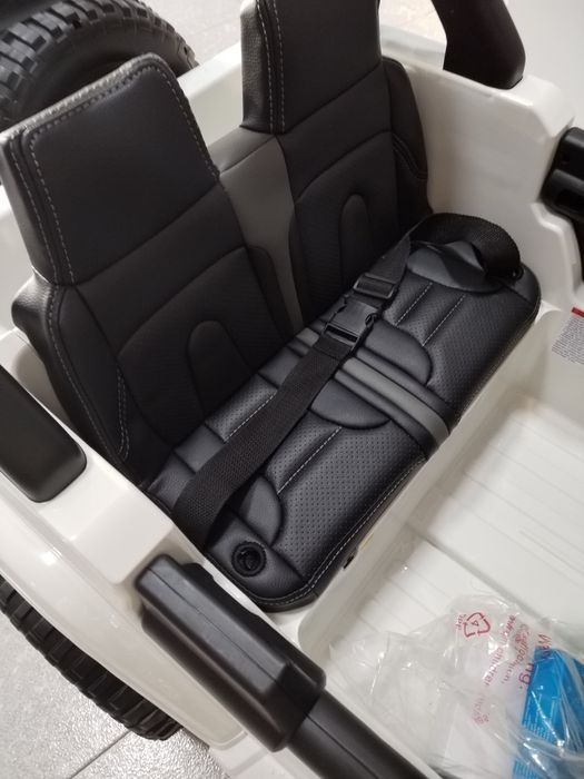 Jipe carro eléctrico criança 4 motores