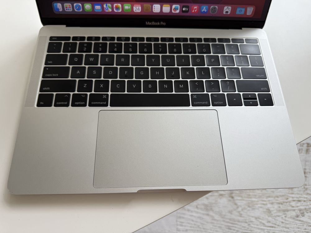 Apple MacBook Pro 2017 i5 16/256Gb