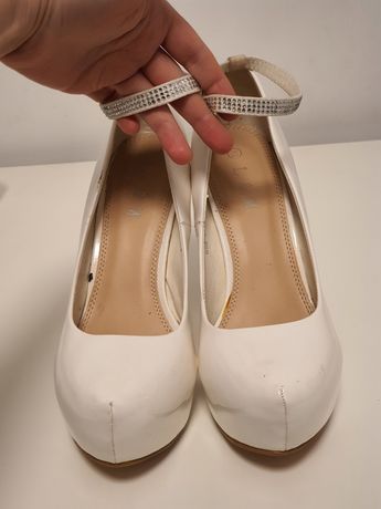Весільні туфлі білі 40 р. б/у каблук 12,5 см.