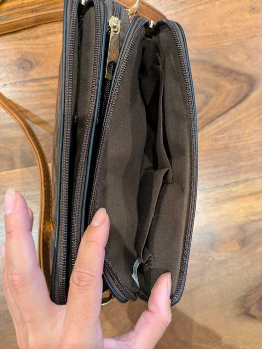 Mala pequena (Louis Vuitton não original)