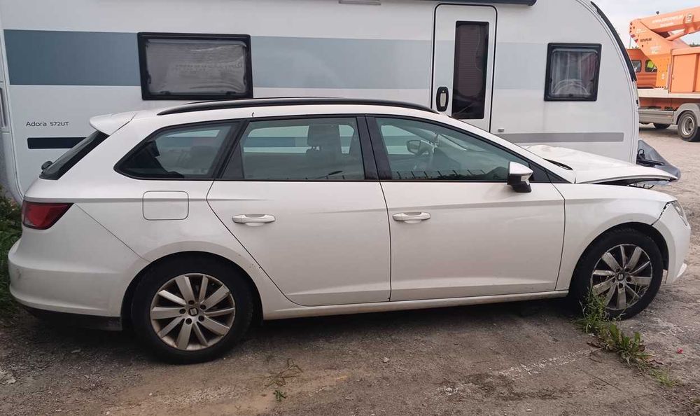 SEAT LEON Ecomotive 1.6 TDI. Diesel - 2016 rok, 110 KM. Uszkodzony