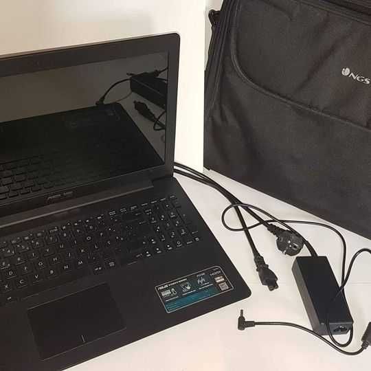 Portátil ASUS X553M + mochila de transporte/protetora