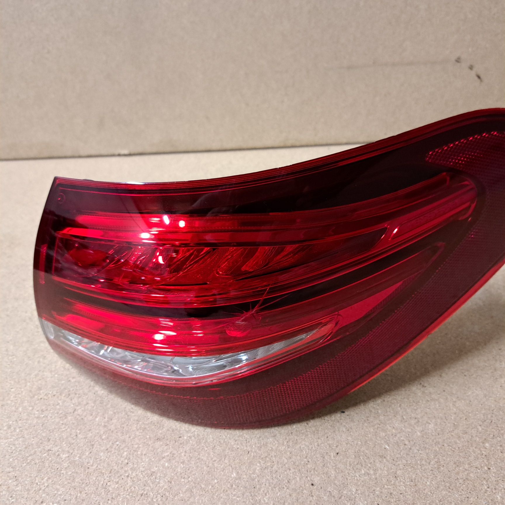 Lampa led prawy tył mercedes C klasa w205
