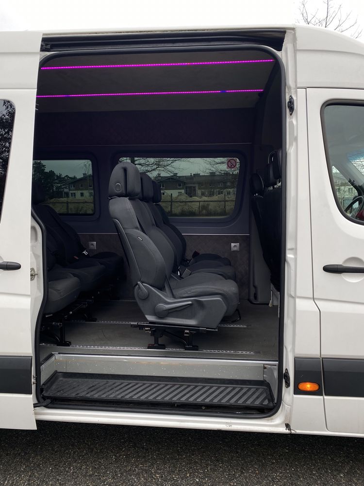 wynajem 9 osobowy bus VW Crafter