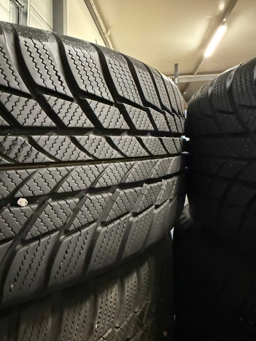 opony zimowe 225/45r18 BRIDGESTONE 24rok wysoki bieżnik 7mm 4szt #823