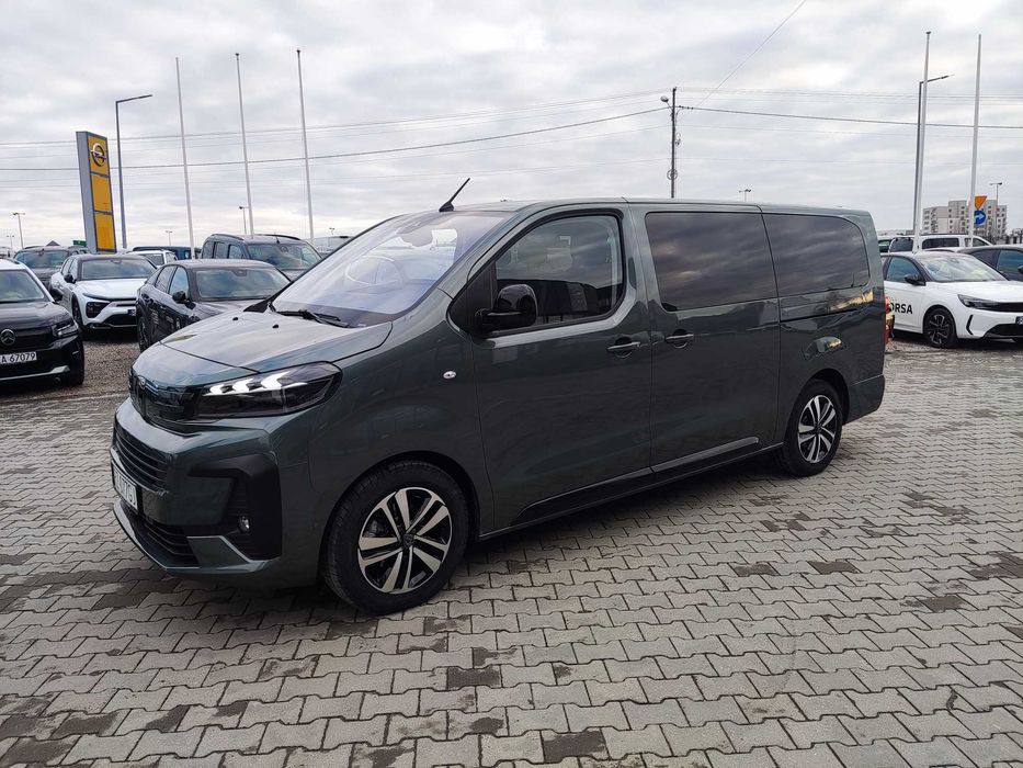 Wynajem Busa 8 i 9 osobowego Peugeot Traveller Automat, Nowy