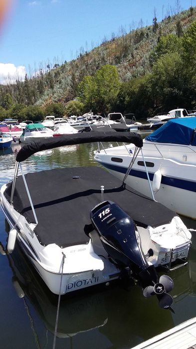 Lancha Glastron GT 180