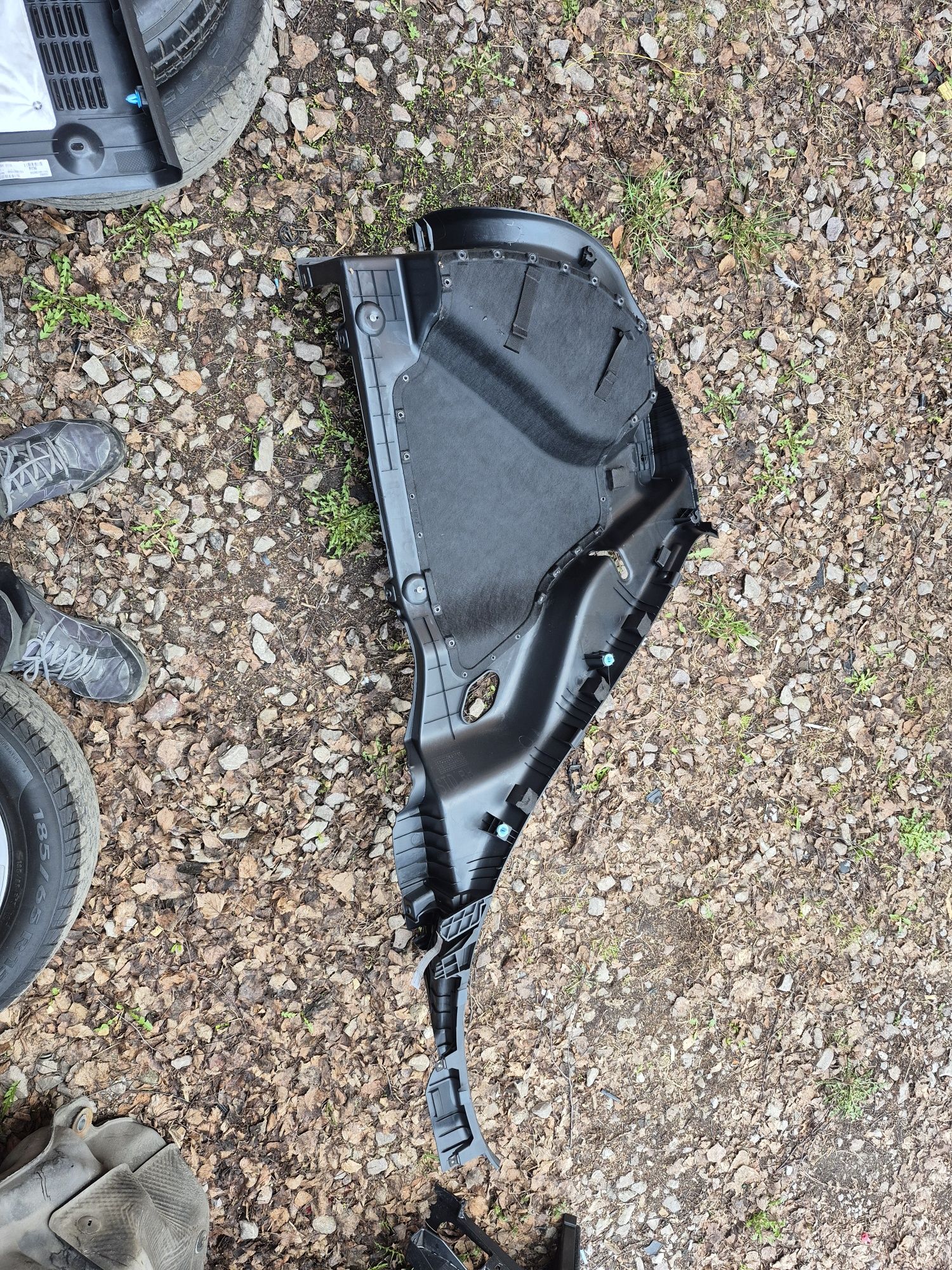Hyundai i20 ii 15 20r boczki bagażnika