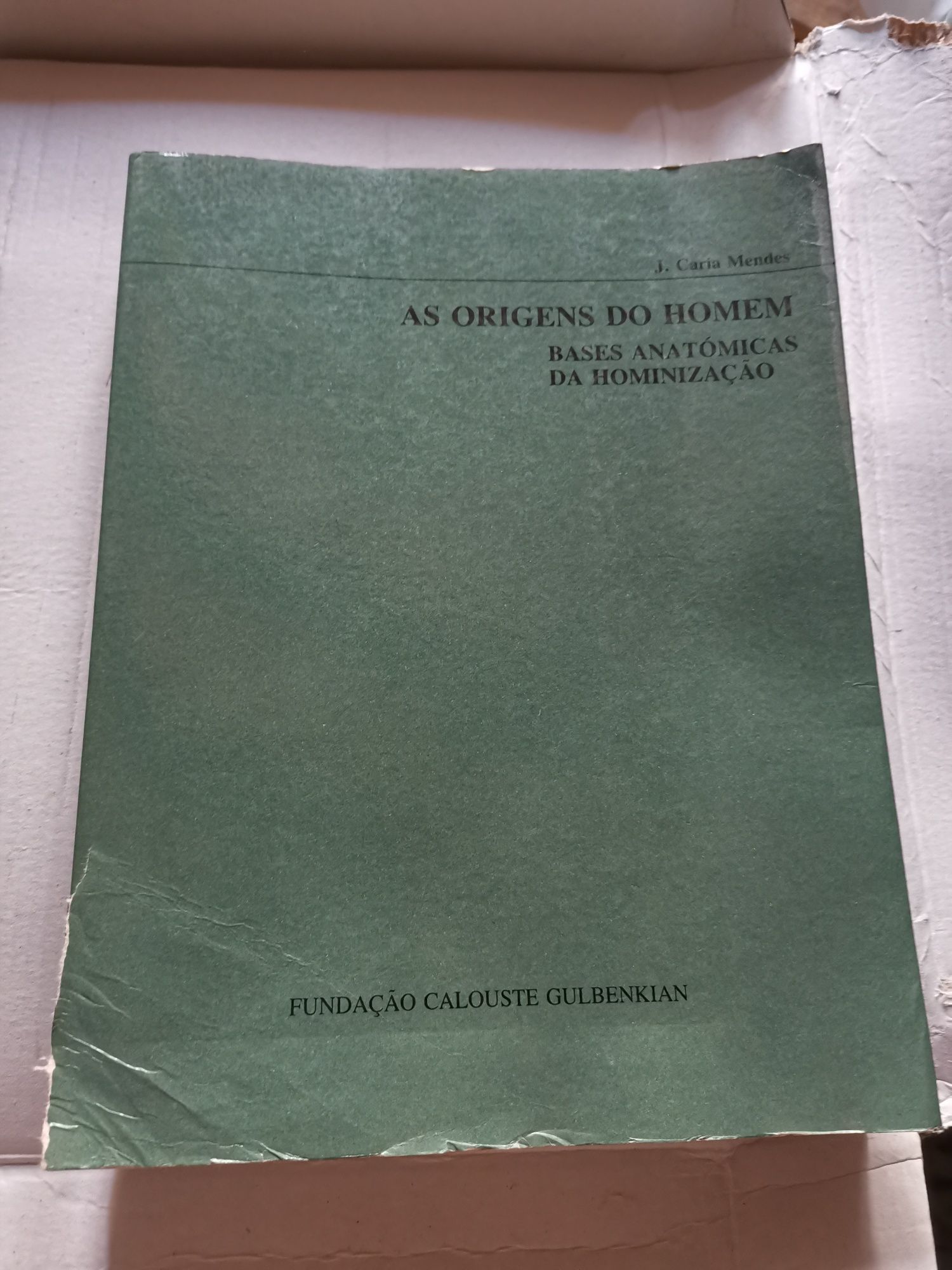 Vários livros de estudo universitários da Calouste Gulbenkian