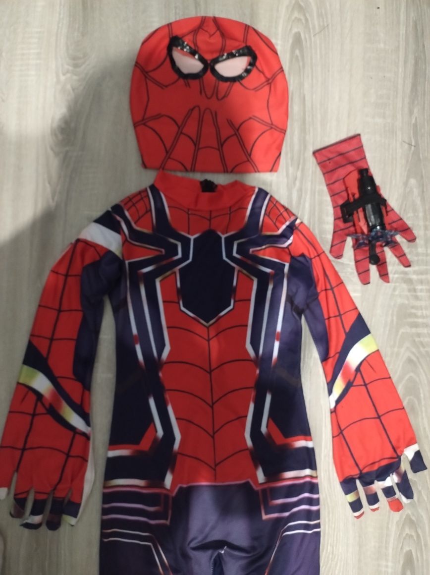Strój Spiderman z maską i wyrzutnią.