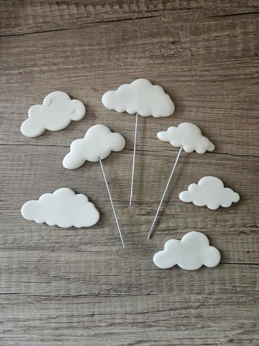 Chmurki, ozdoba na tort z masy cukrowej