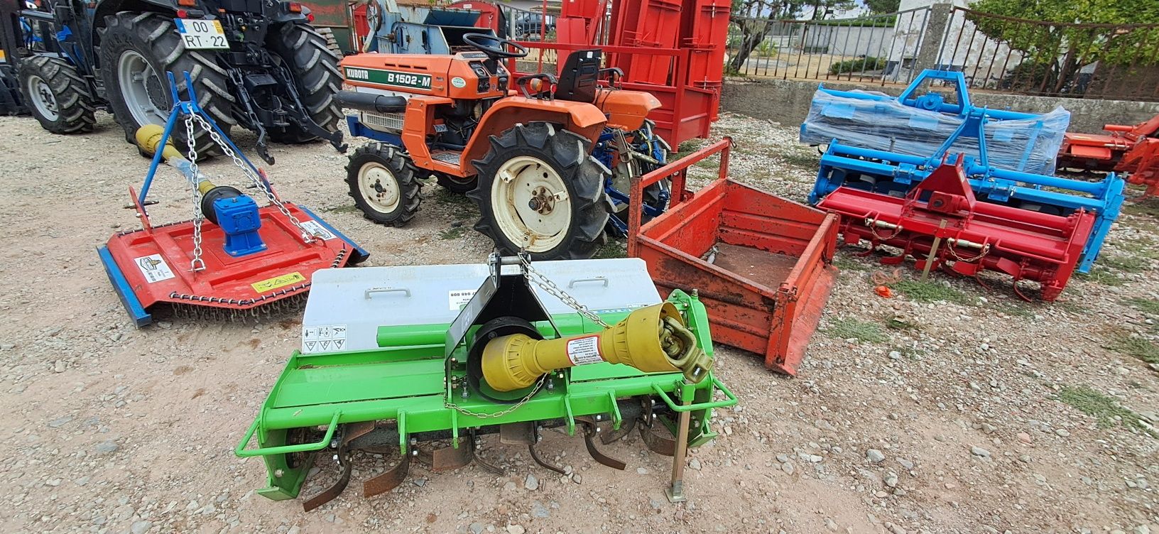 Tractor/Trator Kubota B 1502-M c/alfaias