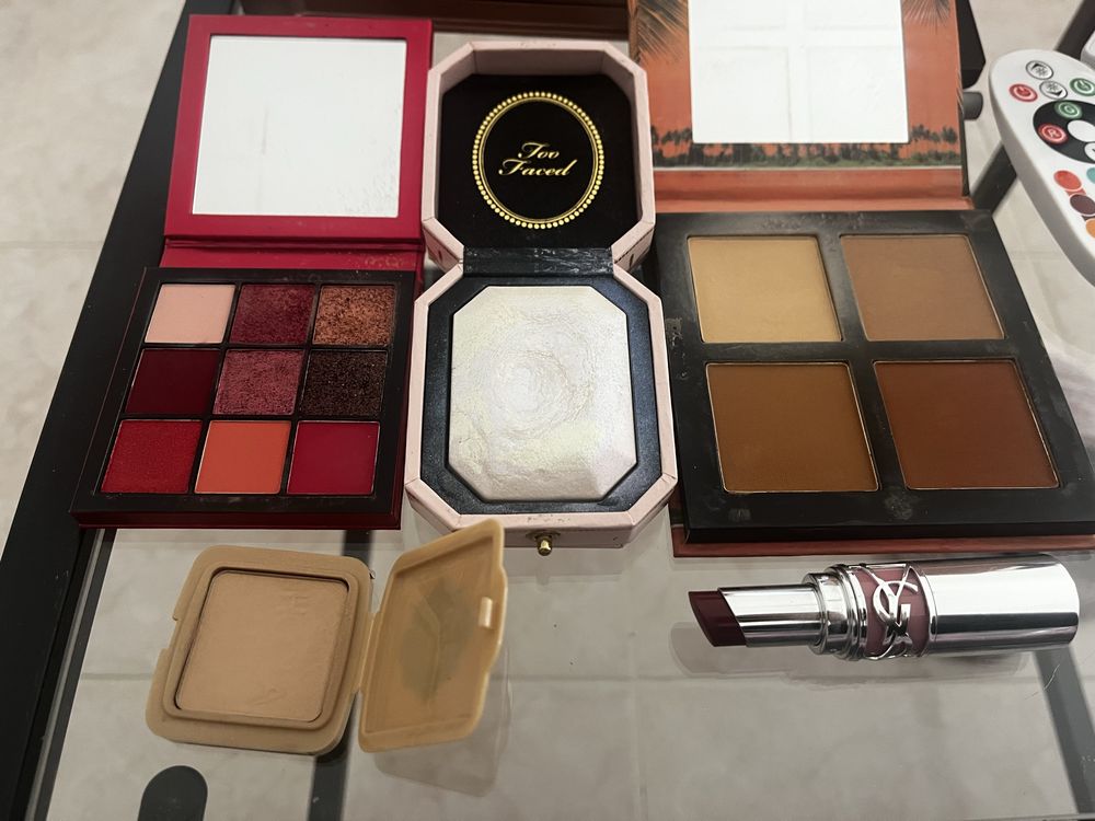 Maquilhagem de marca ysl too face huda beauty